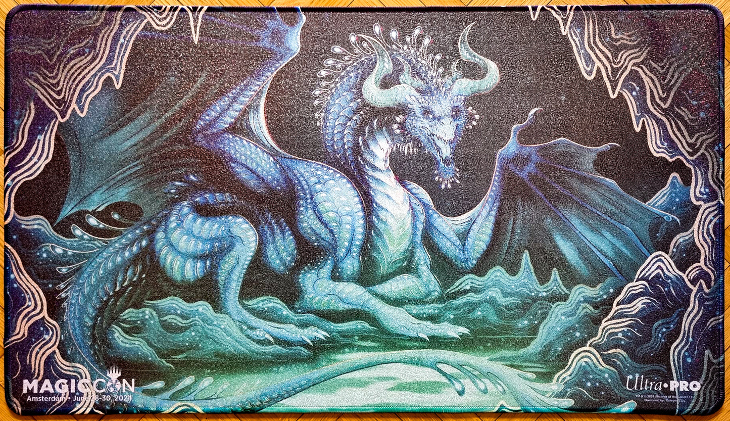 Murktide Regent - Rowynn Ellis - MagicCon Amsterdam 2024 - HoloFoil - Bordado - Tapete de juego MTG
