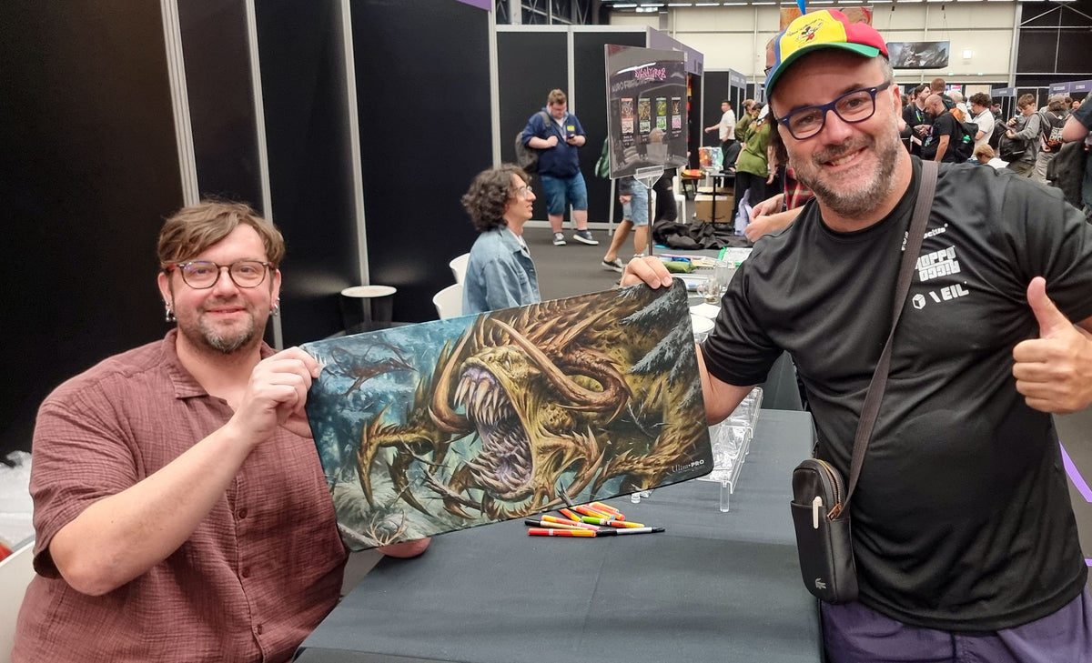 Filippo Lietti, proprietario di MTGPlaymats, con Filip Burburan durante MagicCon a Amsterdam, nel 2026.