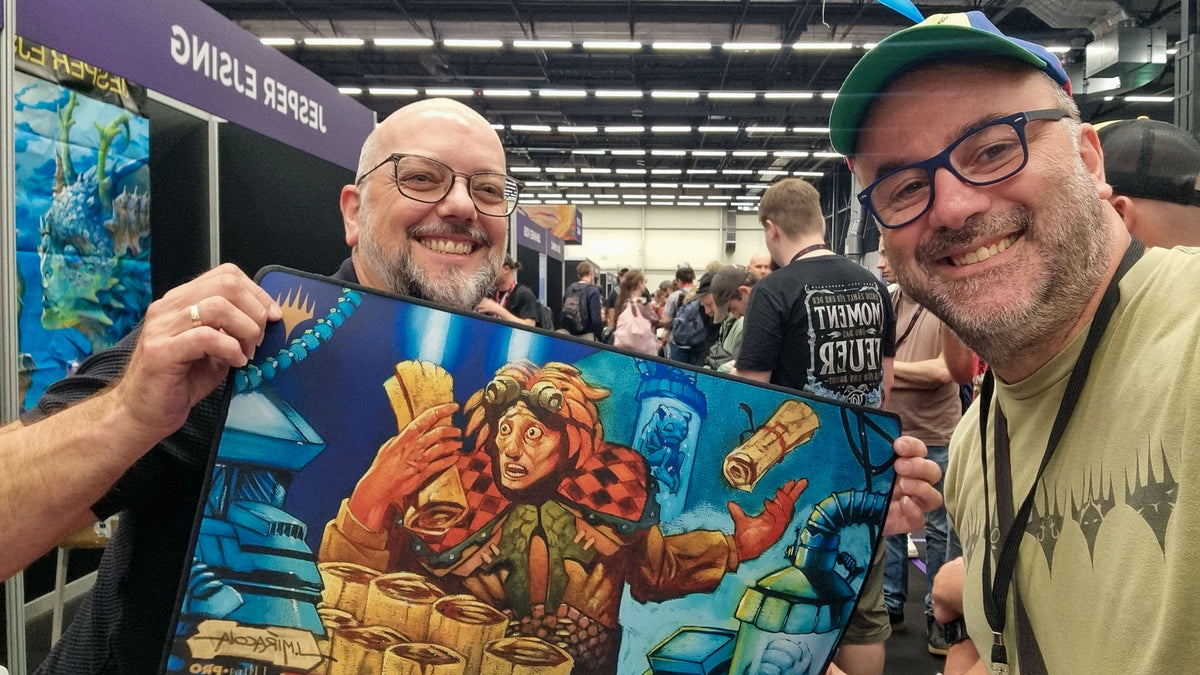 Filippo Lietti, proprietario di MTGPlaymats, con Jeff Miracola durante MagicCon a Amsterdam, nel 2026.